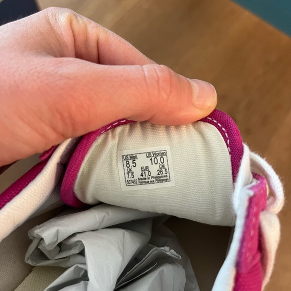 BRAND NEW Never worn Vans Hot Pink Canvas Old Skool with Gum Sole - Picture 5 of 6